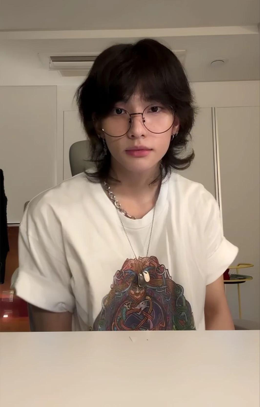 Hwang Hyunjin thumbnail