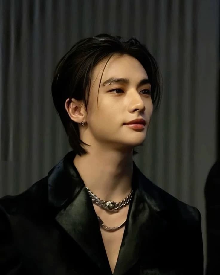 Hwang Hyunjin thumbnail