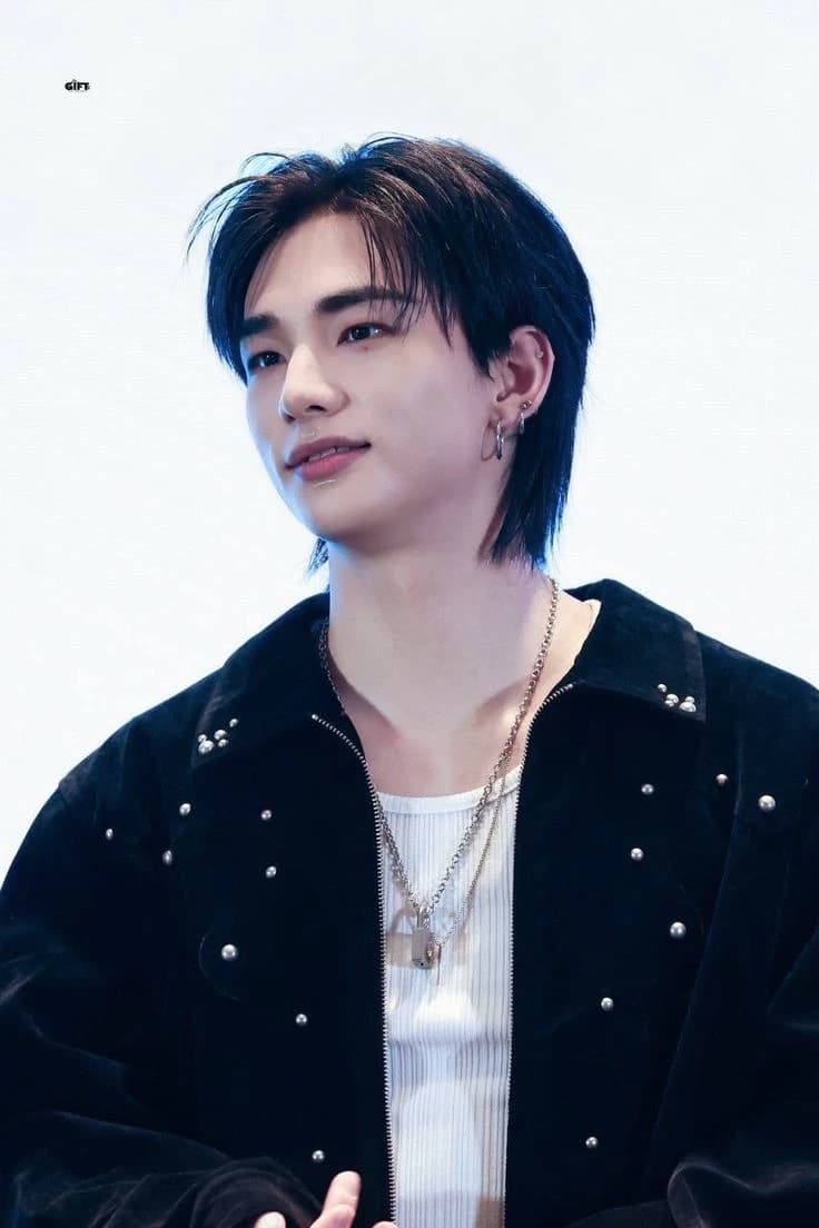 Hwang Hyunjin thumbnail