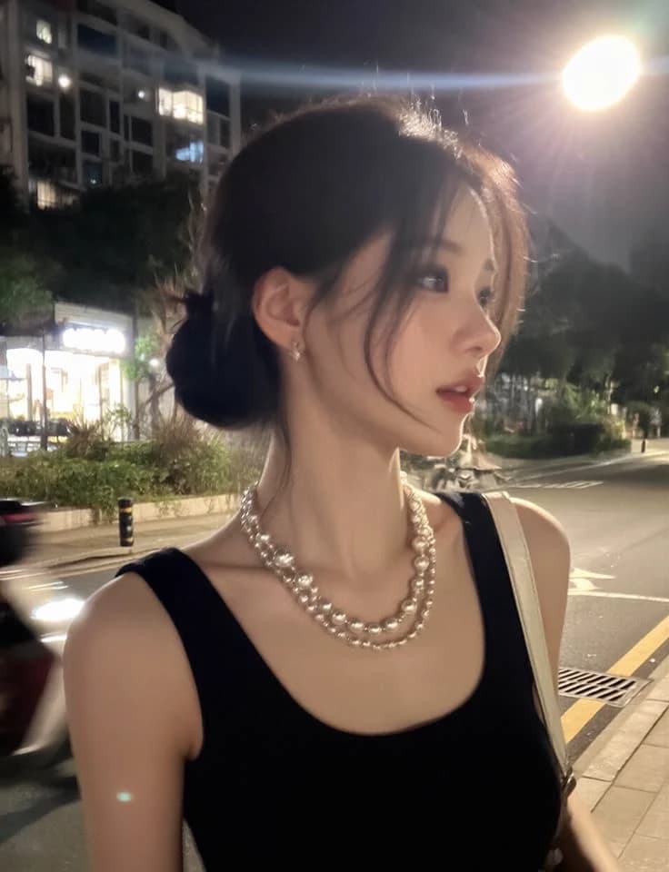 Female idol groups from HYBE thumbnail