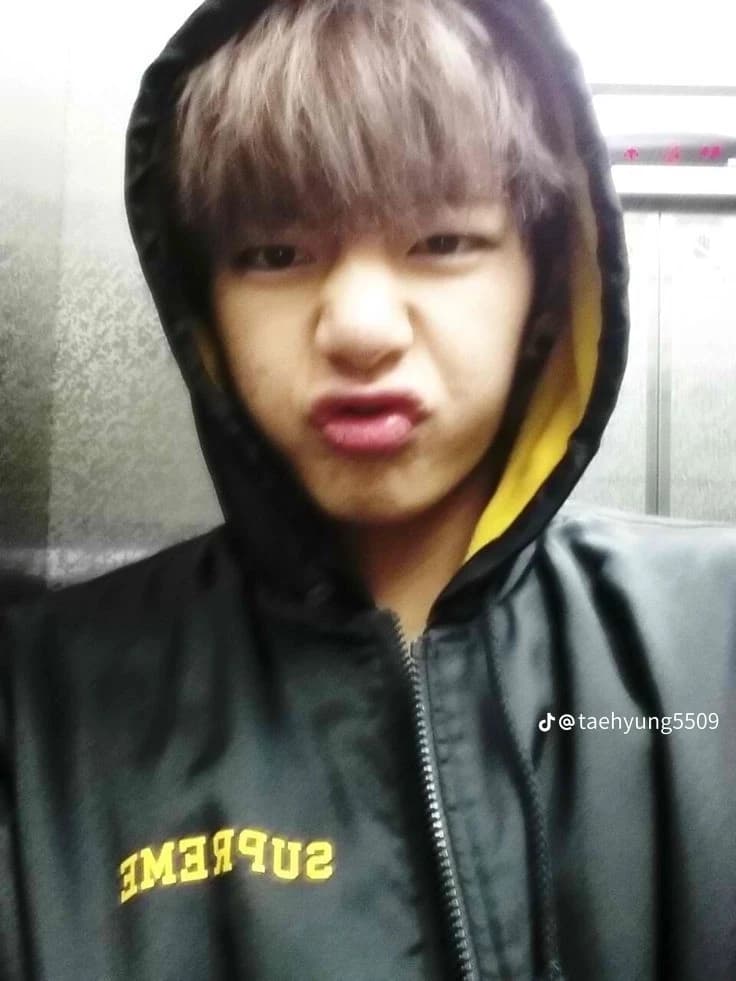 Kim taehyung thumbnail