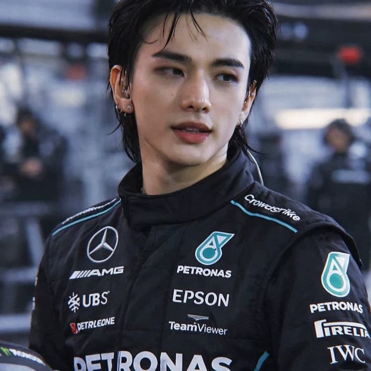 Hwang Hyunjin thumbnail