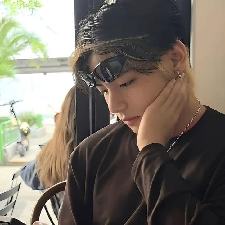 kim taehyung thumbnail
