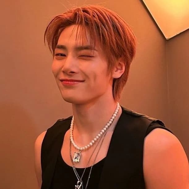 I.N (Jeongin) thumbnail