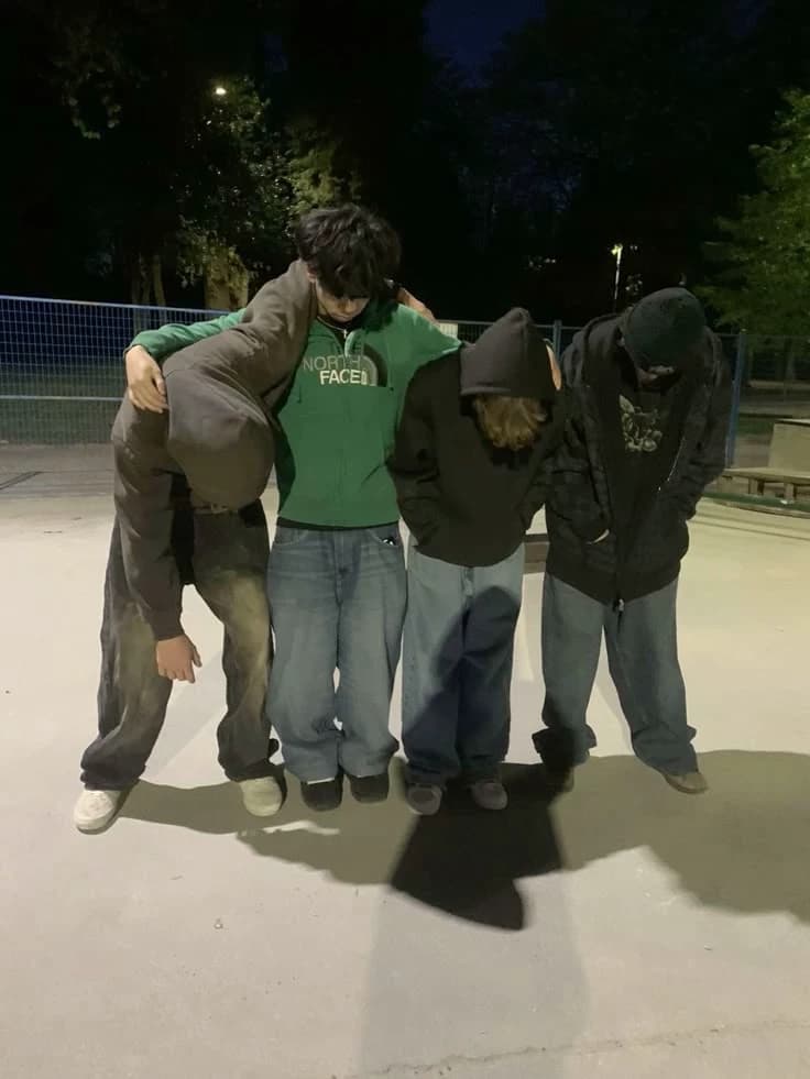 4 guy roommates  thumbnail