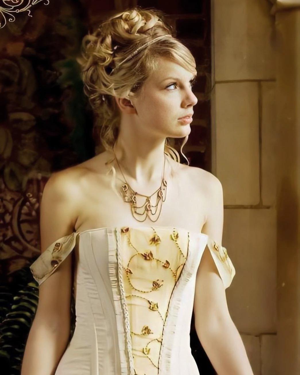 Taylos Swift thumbnail