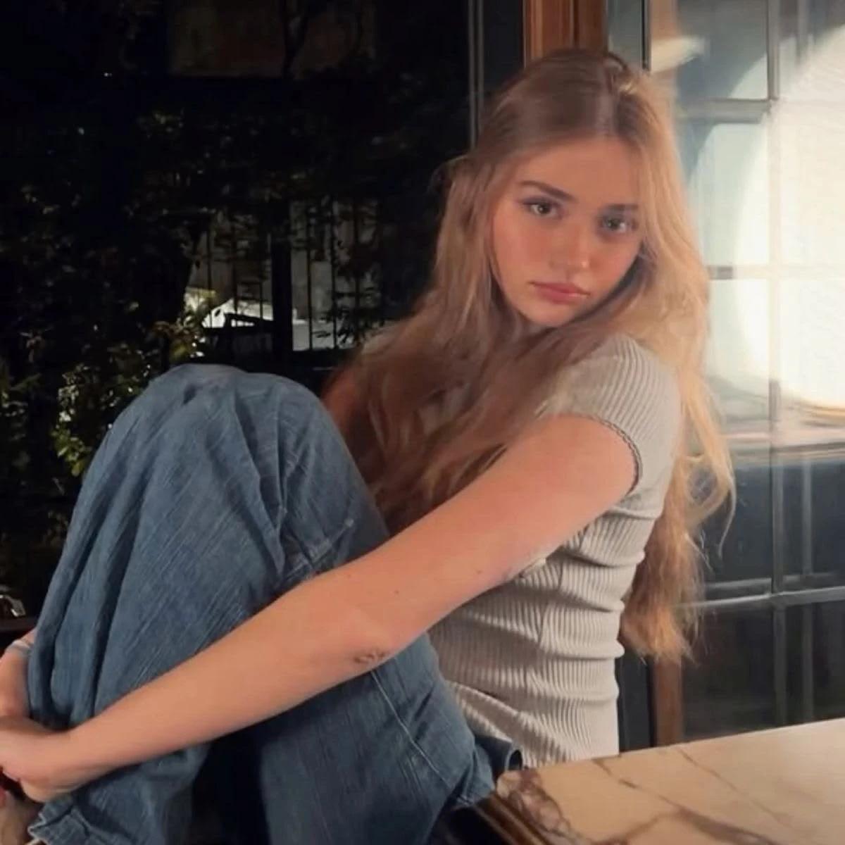 Lily thumbnail