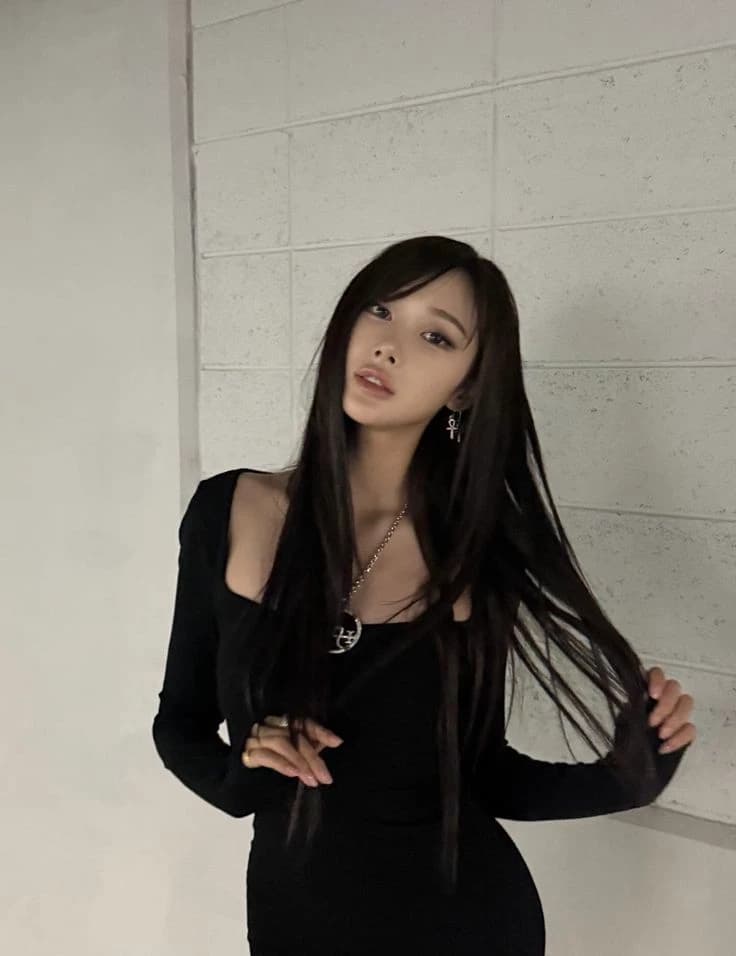 Aeri Uchinaga  thumbnail