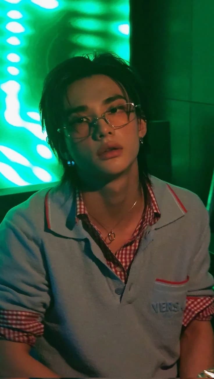 Hwang Hyunjin thumbnail