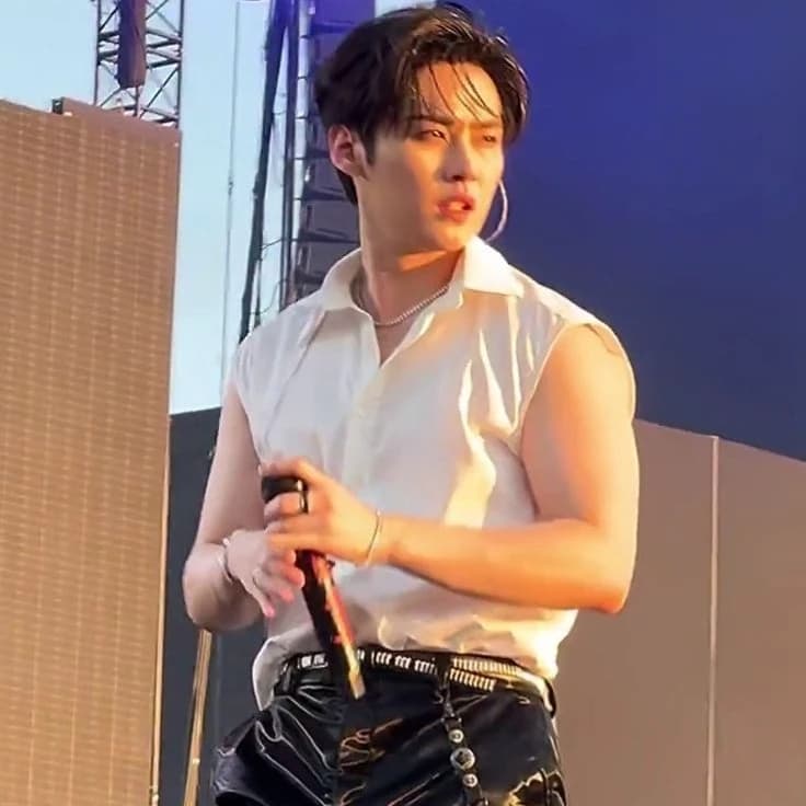 Lee Know thumbnail