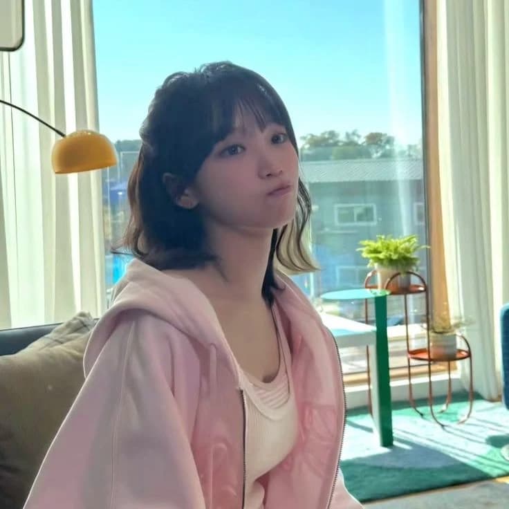 Kim Chaewon thumbnail