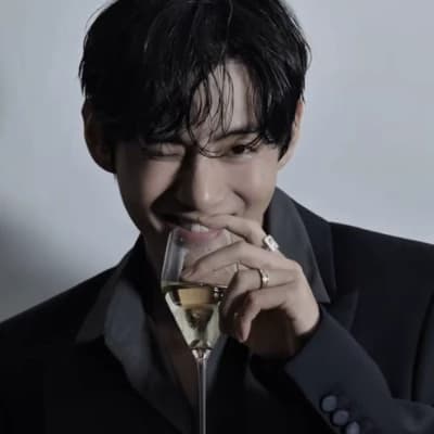 Kim Taehyung thumbnail