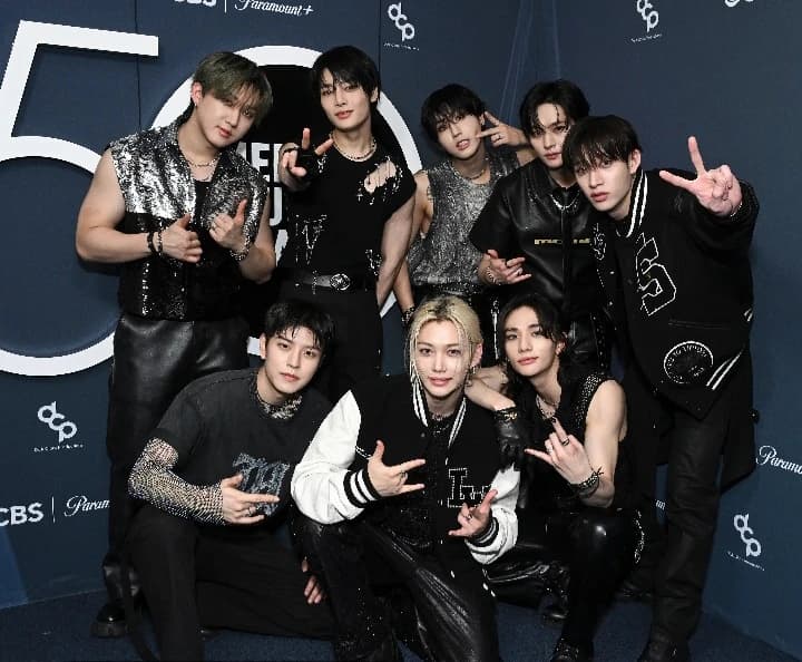 Stray kids thumbnail