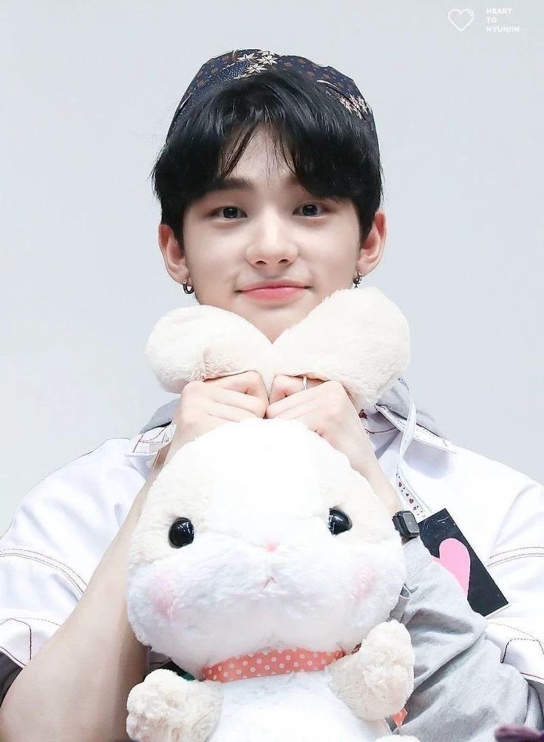 Hyunjin otaku thumbnail
