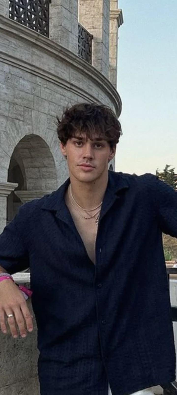 Forced marriage to a cold-hearted young man thumbnail
