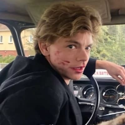 Thomas Brodie-Sangster thumbnail
