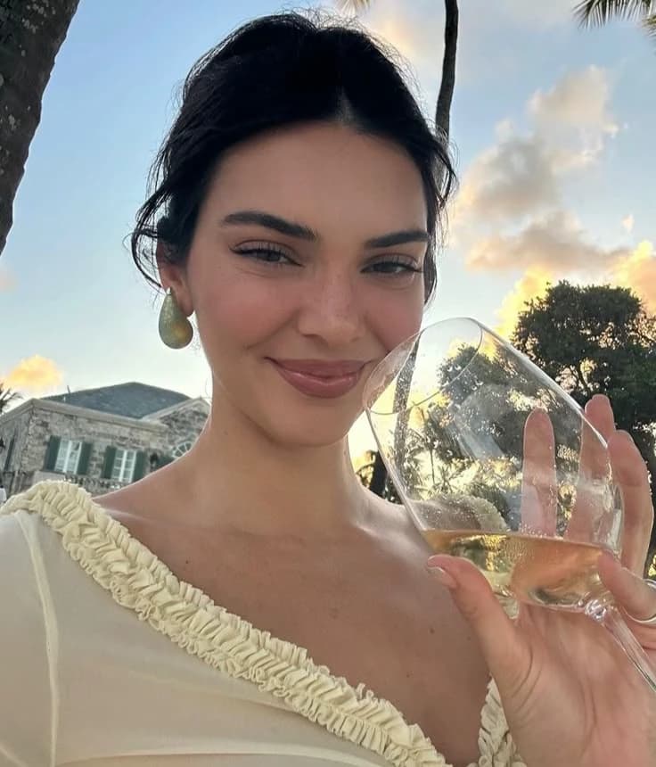 Kendall Jenner thumbnail