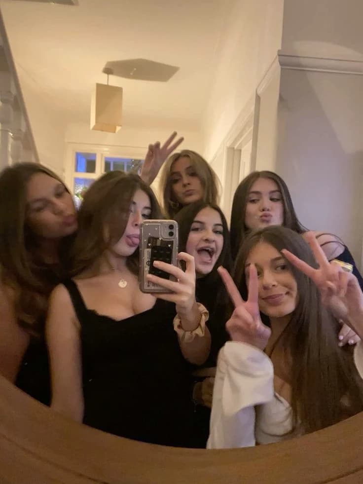 Popular girls  thumbnail