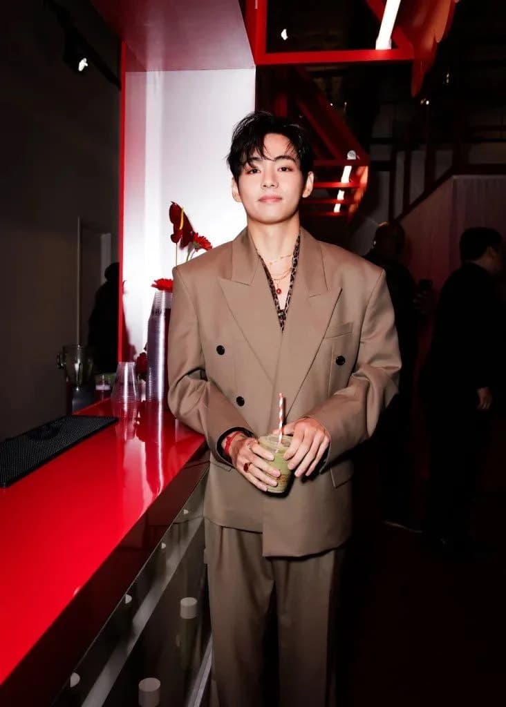 Kim Taehyung thumbnail