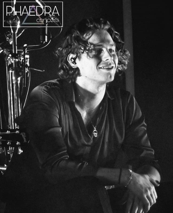 Luke Hemmings thumbnail