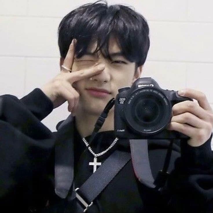 Hwang Hyunjin thumbnail