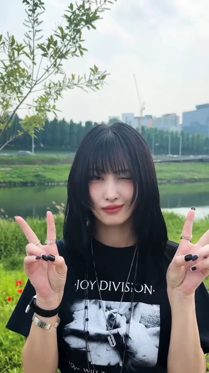 Hirai Momo thumbnail