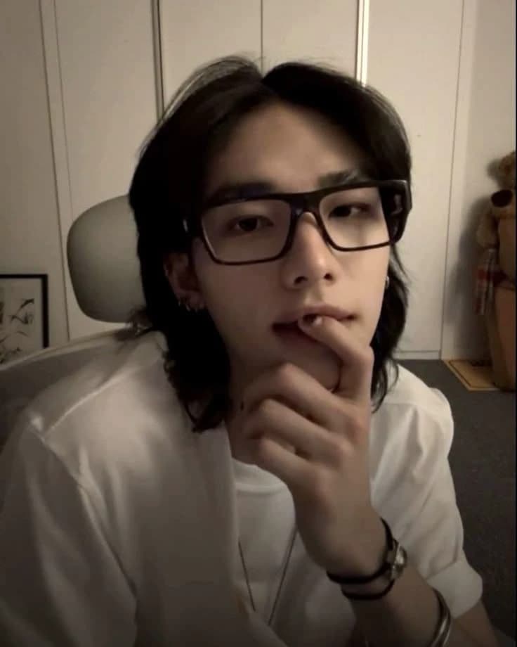 Hyunjin thumbnail