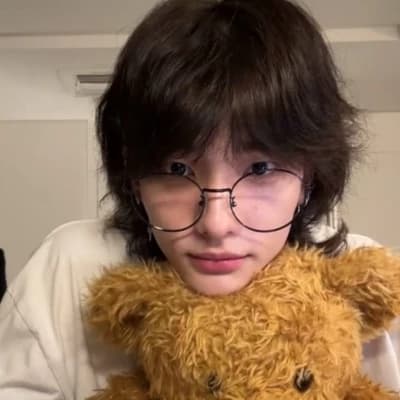 Hwang Hyunjin thumbnail