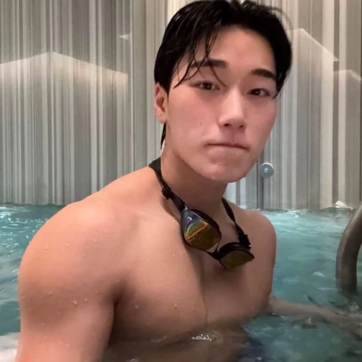 Choi San thumbnail