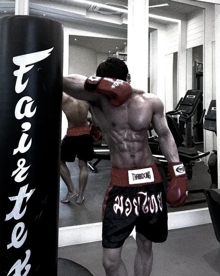 Simon Reyes - boxer ex husband thumbnail