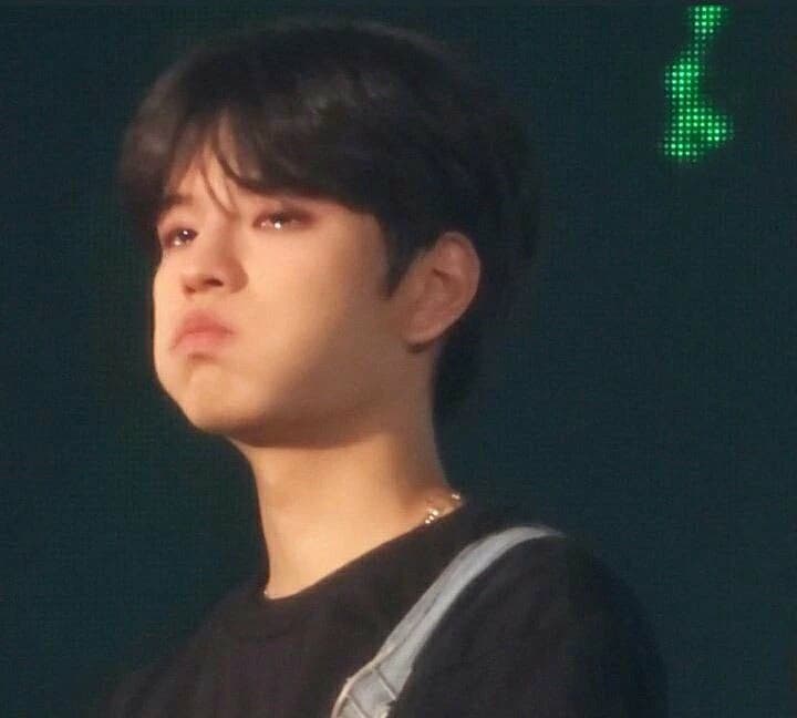 He suddenly started crying on stage thumbnail