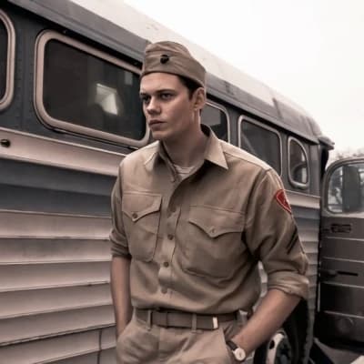 Bill Skarsgard thumbnail