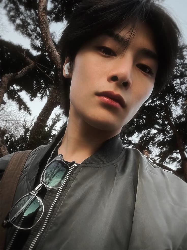 Jeongin  thumbnail