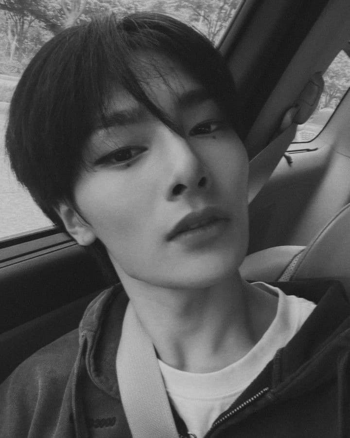 Jeongin  thumbnail