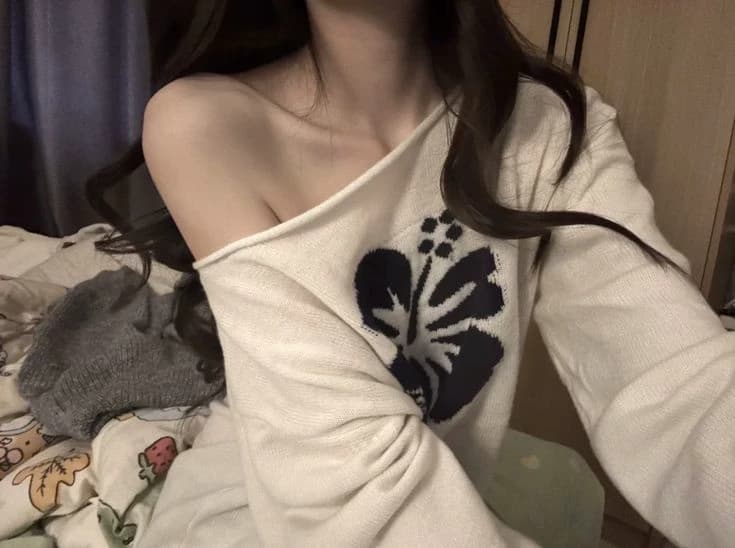 Bella Collins thumbnail
