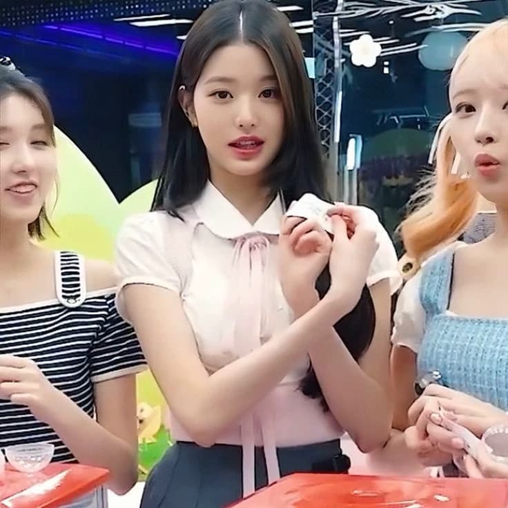 Jang Wonyoung thumbnail