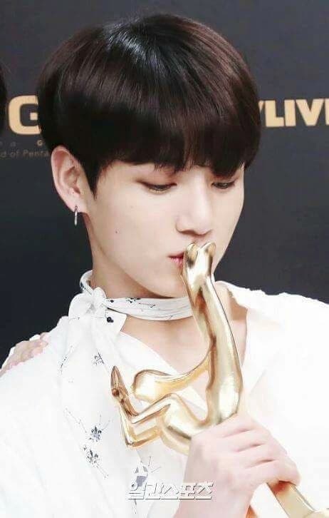 Jeon Jungkook omega fresita thumbnail