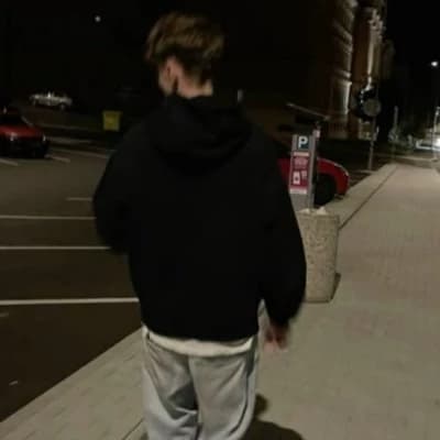 Liam - hermanastro  thumbnail