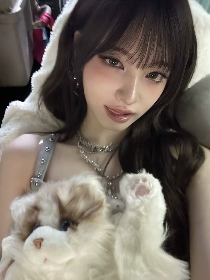 Kim Jiwon | Liz thumbnail