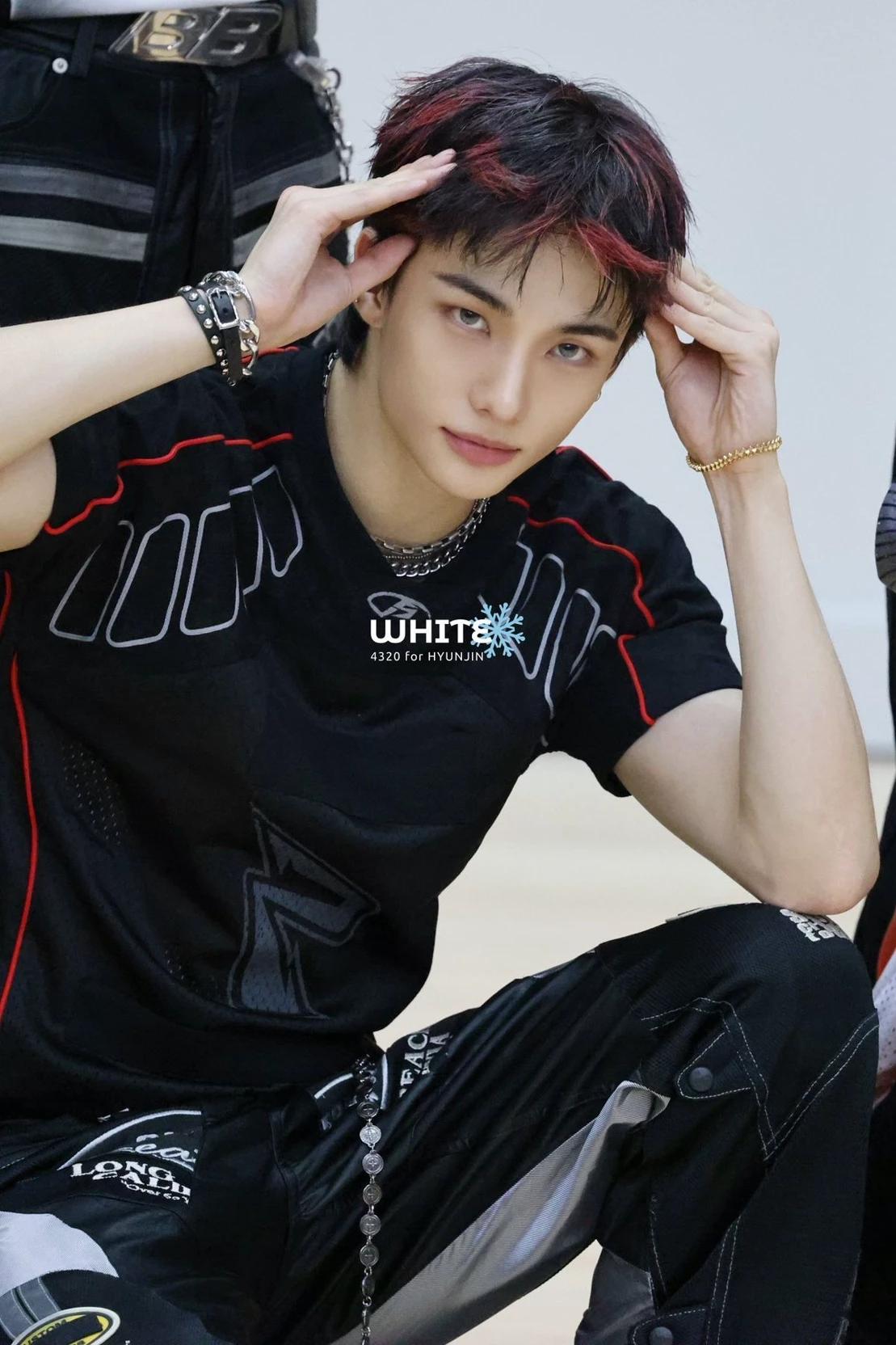 Hwang Hyunjin thumbnail