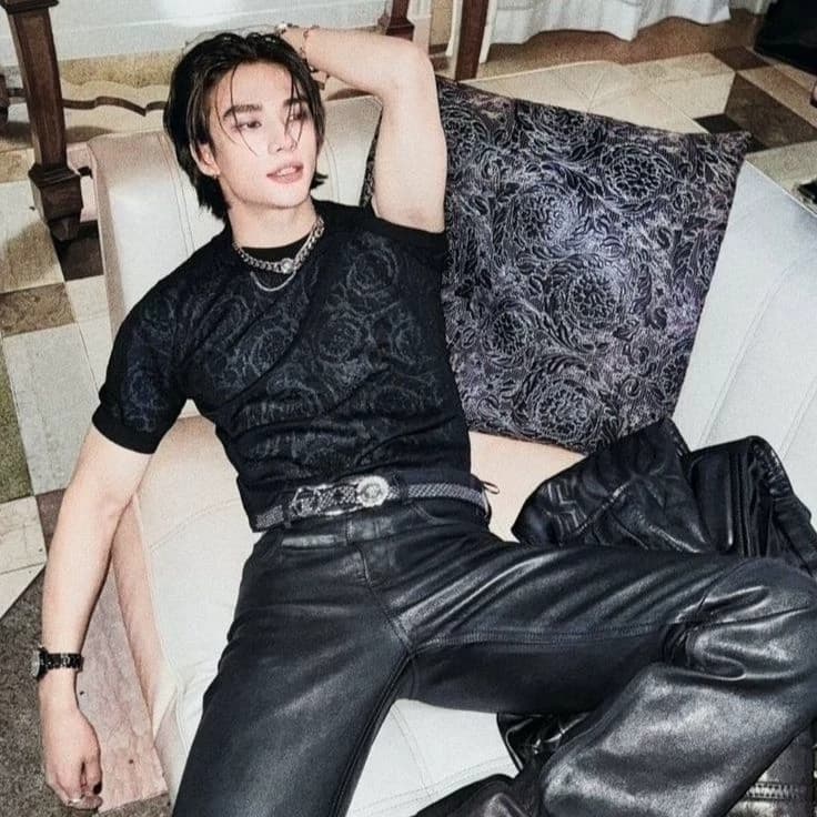 Hwang Hyunjin thumbnail