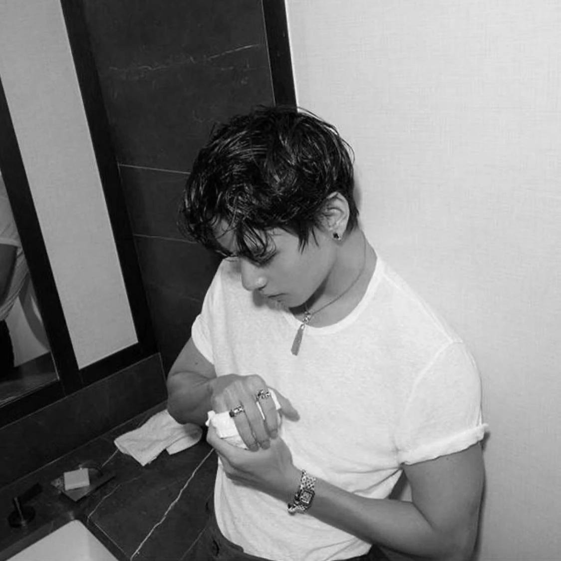 Kim Taehyung thumbnail