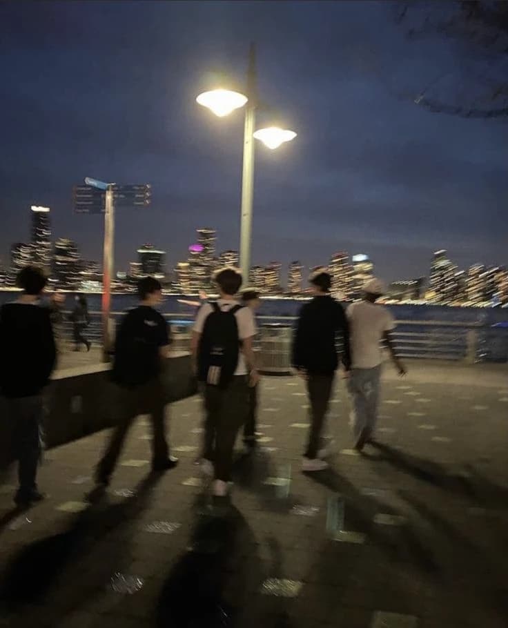 Boyfriend and his group thumbnail