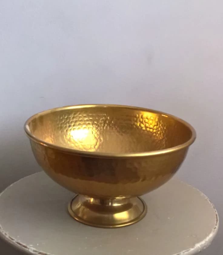Cuenco dorado extraño  thumbnail