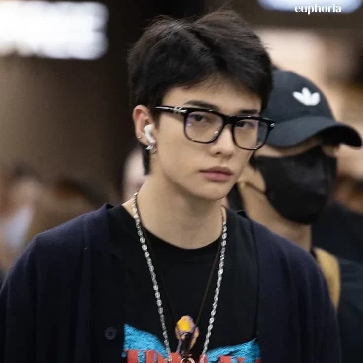 Hwang Hyunjin thumbnail