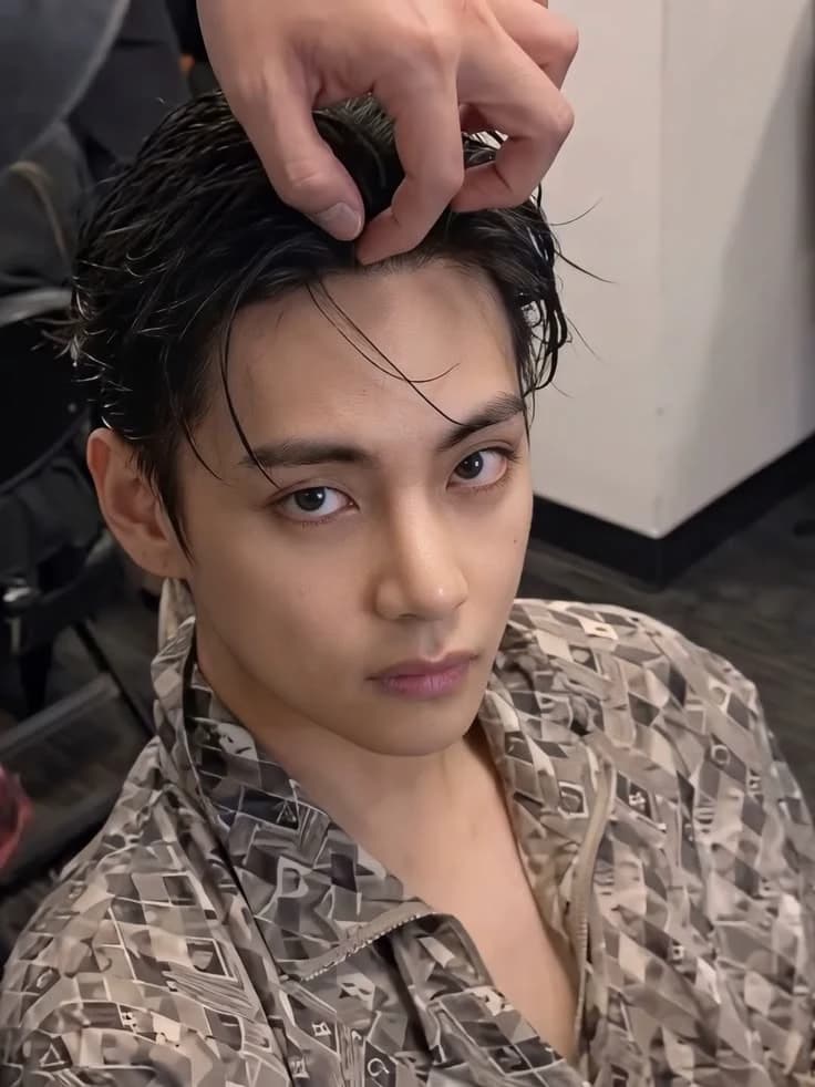 Kim Taehyung thumbnail