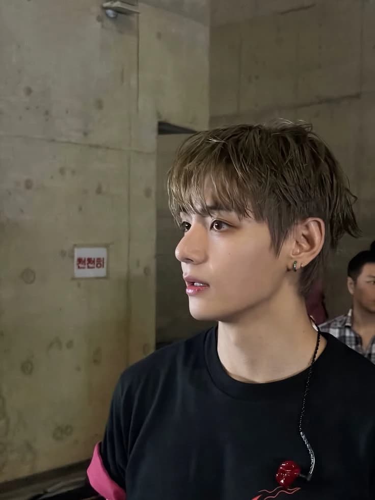 Kim Taehyung thumbnail