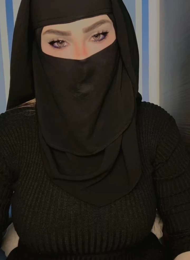 أمي المسلمه تبلغ عمره 36عام وانا ابنه الذي يبلغ العمر 17عام thumbnail