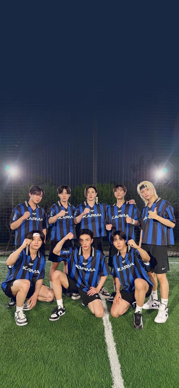 stray kids thumbnail