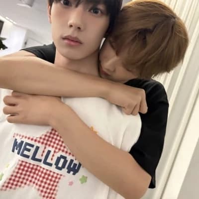 Liyu and Woojin (FLARE U) thumbnail